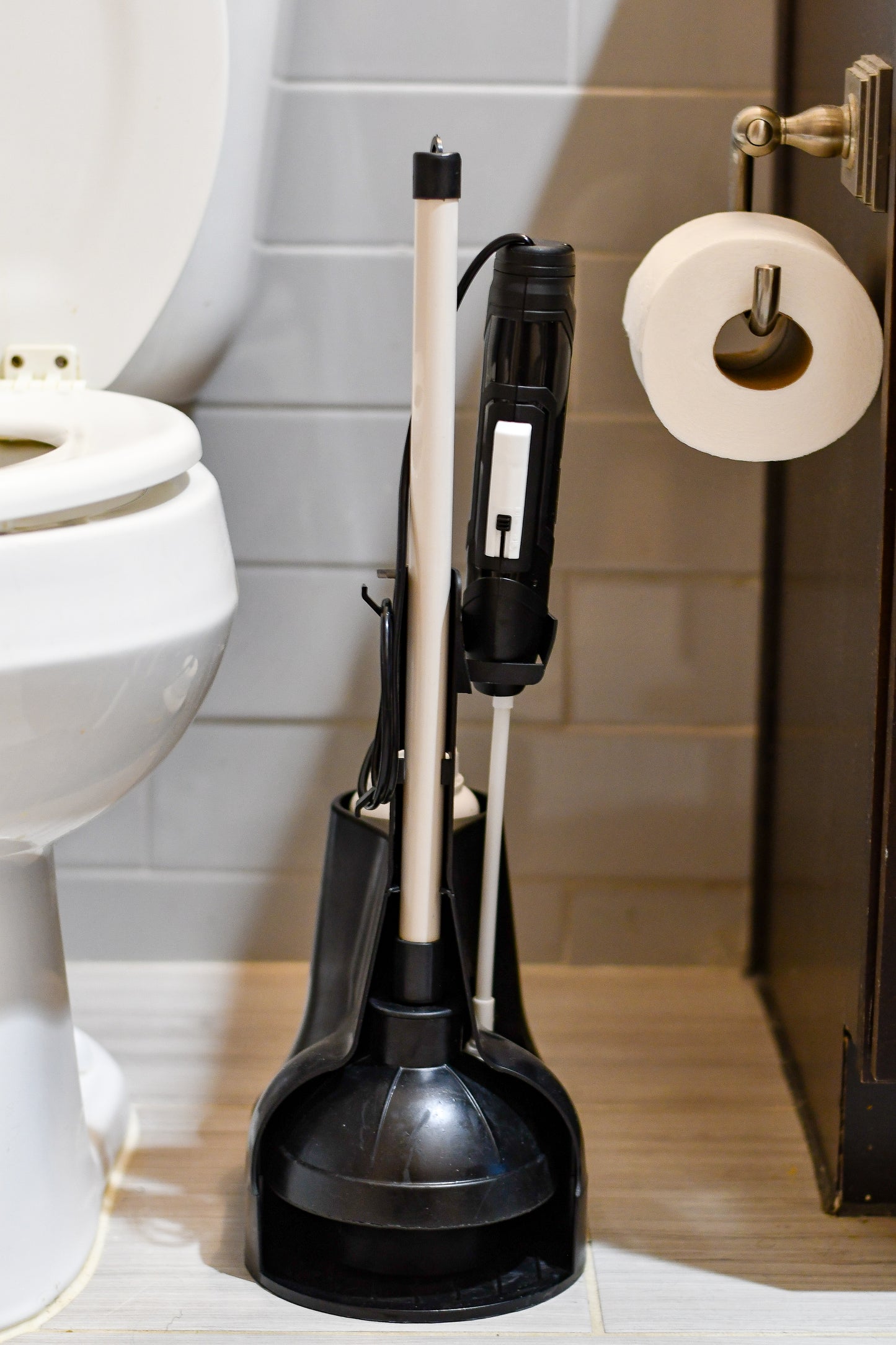 Plunger with self-cleaning mechanism. Disinfect your plunger and your bathroom.